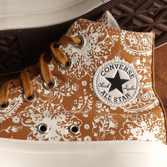 Converse Sneakers WMS SZ 6 Gold Paisley High Top Platform Shoes Bandana Casual - Picture 14 of 16